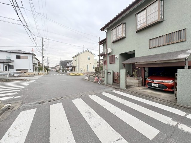 鶴ヶ島市藤金　建築条件なし売地　東武東上線『若葉駅』徒歩19分　【藤小学区】の前面道路含む現地写真
