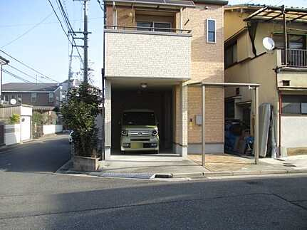 広島市西区大宮２丁目　中古一戸建ての前面道路含む現地写真