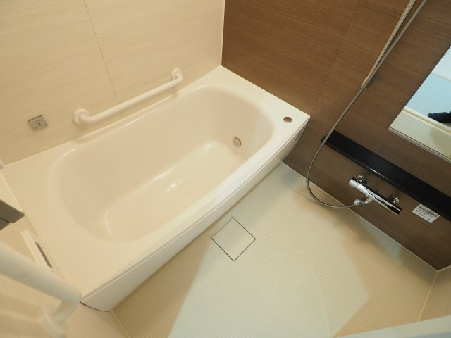 小泉貸家の浴室