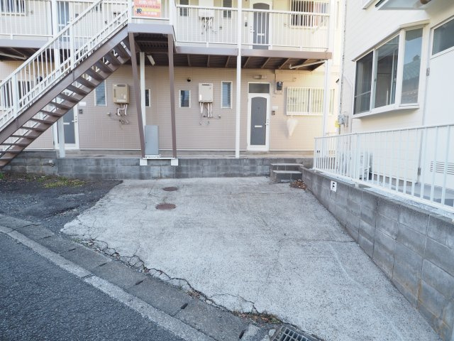 小泉貸家の駐車場