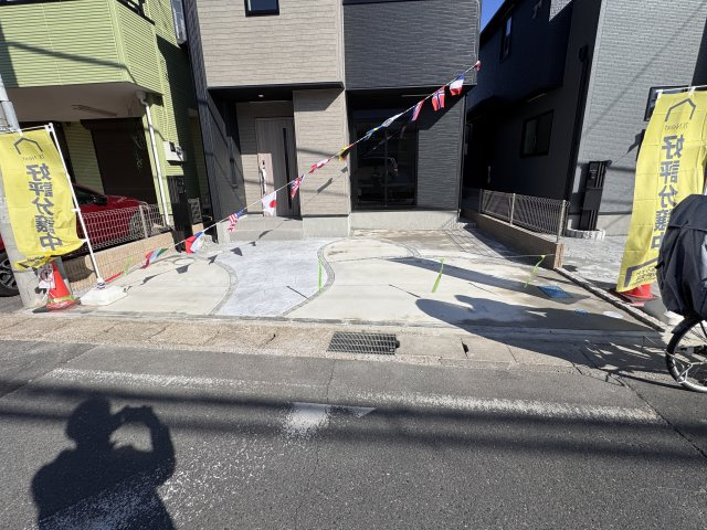 柏市豊住１丁目新築戸建【光ケ丘小学校：5分】の駐車場|1号棟駐車スペース・並列2台駐車可