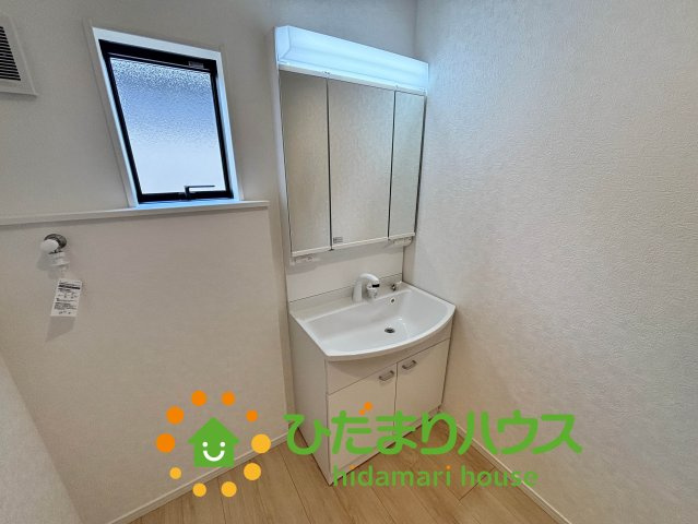 加須市馬内第3　新築一戸建て　04　クレイドルガーデンの独立洗面台