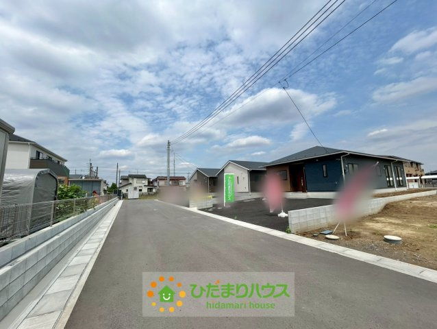 加須市馬内第3　新築一戸建て　04　クレイドルガーデンの前面道路含む現地写真
