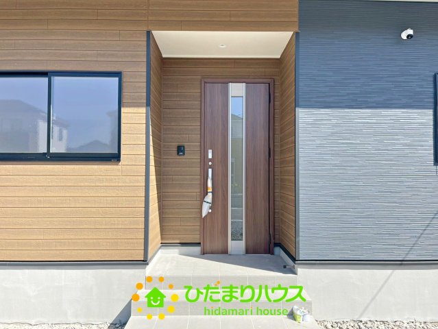 加須市馬内第3　新築一戸建て　04　クレイドルガーデンの玄関