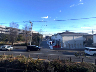 【展望】 | ルイシャトレひばりヶ丘ラスティパーク　2階 | 物件からの張横です。
左斜め前に見えるのがイオンモール東久留米です。とても便利な環境です。