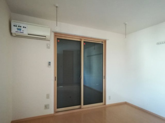 【その他】 | グランシャリオ藤 | シャッター　エアコン　室内物干し