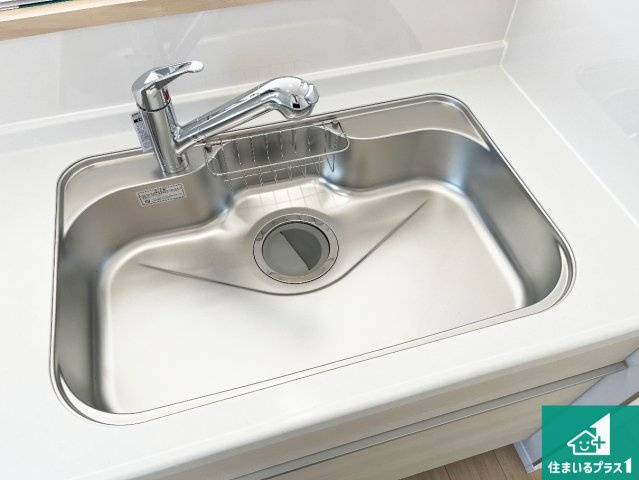 加古川市別府町新野辺　第23期　新築一戸建ての設備|蛇口の先端に浄水器を内蔵しています！原水と浄水、お湯と冷水、シャワーの切替えがワンタッチなので用途によって使い分けられます。