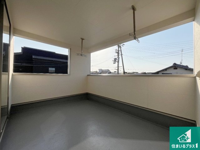 加古川市別府町新野辺　第23期　新築一戸建てのバルコニー|ワイドバルコニーは洗濯物を干すスペースが広いのでご家族が多くても安心！