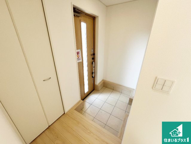 加古川市別府町新野辺　第23期　新築一戸建ての玄関|シューズボックスにはたくさんの靴が収納できるので玄関周りはいつもスッキリ！ご家族が増えても安心！