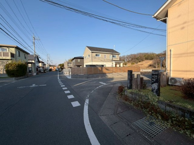 【前面道路含む現地写真】 | 太田市東長岡町　中古戸建