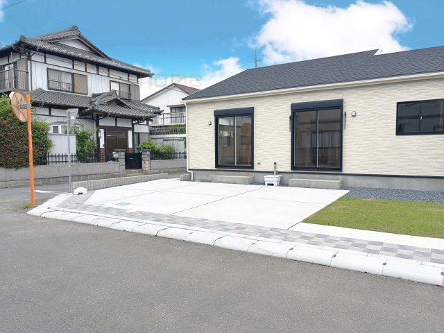 土浦市天川1丁目3期　新築戸建て　2号棟の駐車場|カースペースは2台お停めいただけます♪