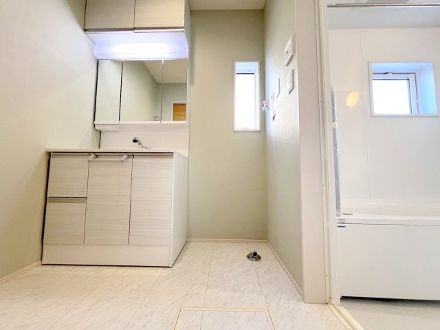 八王子市楢原町　全1棟　新築戸建ての独立洗面台