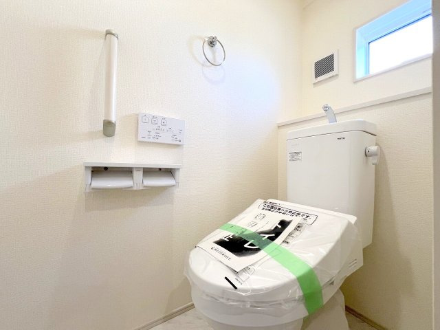 八王子市楢原町　全1棟　新築戸建てのトイレ