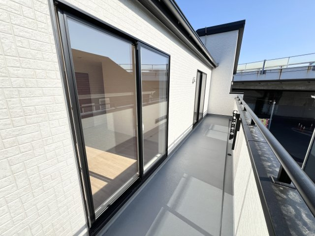 八王子市楢原町　全1棟　新築戸建てのバルコニー