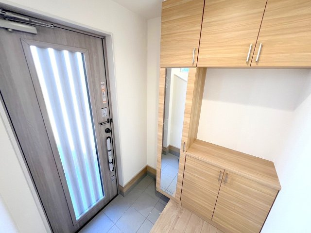 八王子市楢原町　全1棟　新築戸建ての玄関