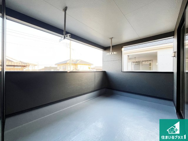 加古川市別府町新野辺　第23期　新築一戸建てのバルコニー|ワイドバルコニーは洗濯物を干すスペースが広いのでご家族が多くても安心！