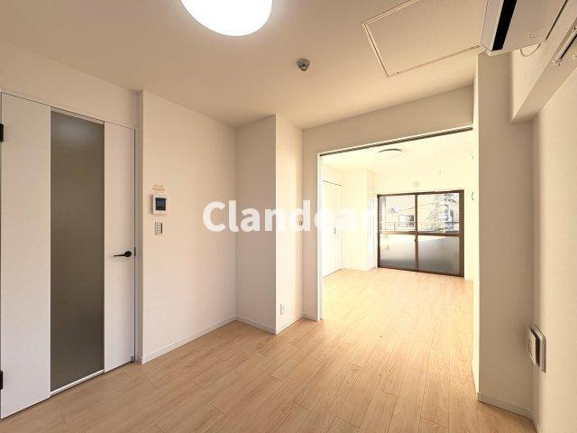 スカイウェイ立石の居間・リビング|ドキドキの新生活も、安心してスタート。ぴったりの住まいを見つけませんか？クランディアが一緒に住まい選びをサポートします‼　まずは、お気軽にお問合せください　＃クランディア