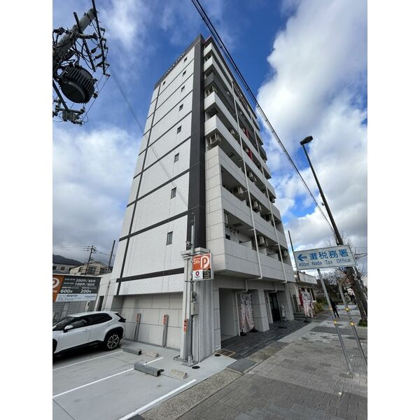 ONLYONE灘南通の外観