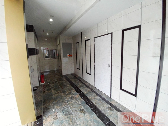 ONLYONE灘南通のロビー