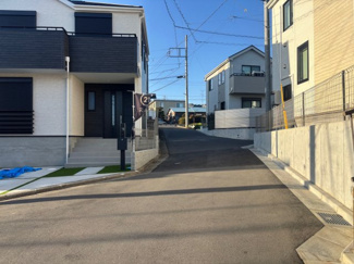 【前面道路含む現地写真】 | 藤沢市立石　新築分譲住宅　全2棟/今回販売1棟 | 前面道路