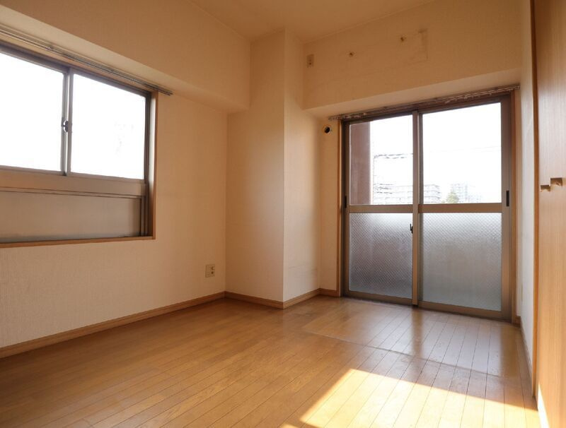 ルーエハイム府中の洋室