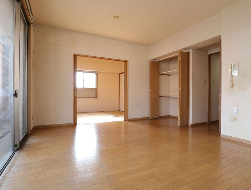 ルーエハイム府中の居間・リビング