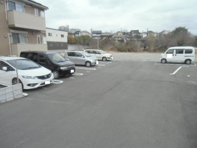 シルクガーデンの駐車場