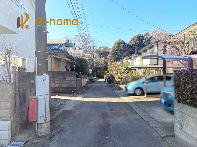 取手市井野11期　新築戸建て　1号棟の前面道路含む現地写真|『今から見たい！』大歓迎です♪
お気軽にＲ－ｈomeまでお問い合わせください。