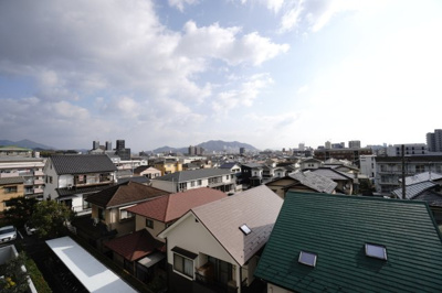 【展望】 | 【上質リノベ】コープ野村五日市グリーンスクエア隅の浜 | 【四季を感じる】
四季の移ろい・爽やかな青空や風を感じられ
自然を愉しめるパノラマビュー。
毎日の暮らしに余裕を感じさせてくれる、
遮る物の無い開放的な眺望を是非、ご堪能ください。