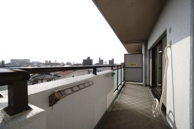 【バルコニー】 | 【上質リノベ】コープ野村五日市グリーンスクエア隅の浜 | 現地（2026年3月7日8：30頃）撮影