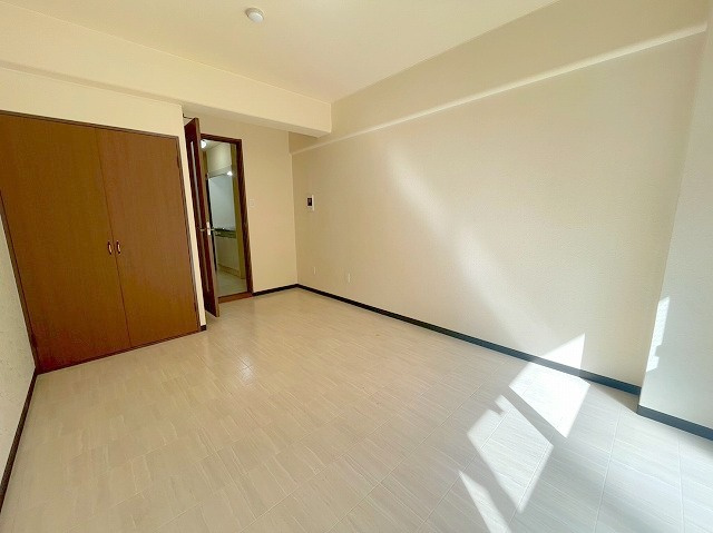 ベストハイツ上新庄の洋室