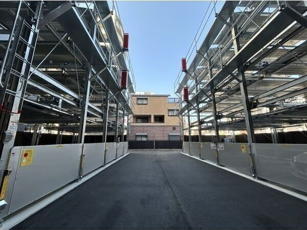 S-RESIDENCE桜本町awesomeの駐車場