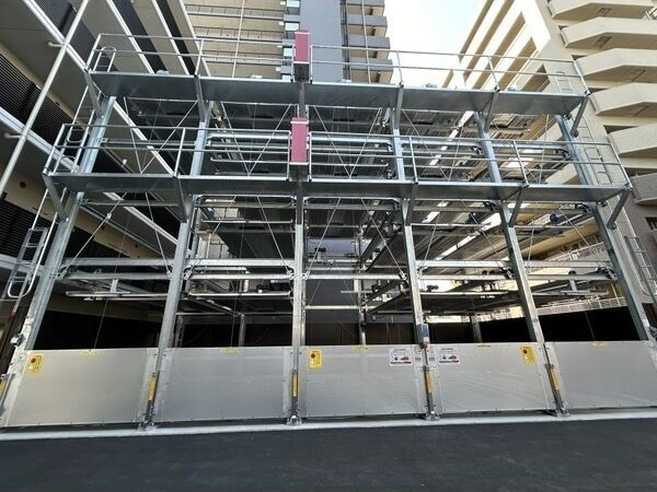 S-RESIDENCE桜本町awesomeの駐車場