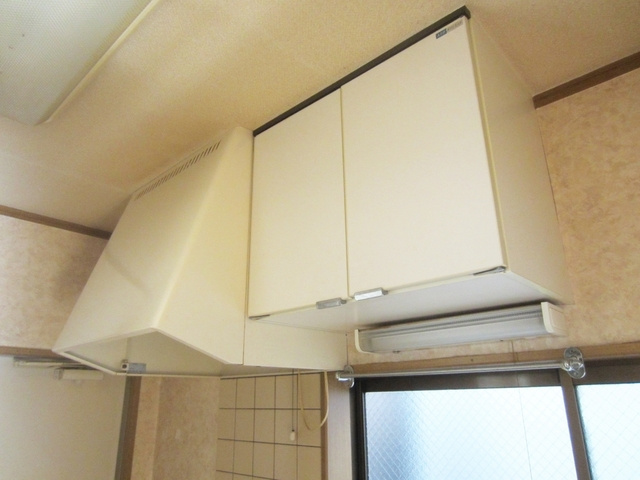 メゾンエトワールのキッチン|キッチン上部収納ございます