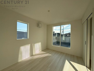 子供部屋…創造性や成長を促す遊びの空間を提供。学習や趣味に集中できる環境を整えます。個別のプライベートスペースは自己表現と自立心を育み、心地よい睡眠環境を整えリラックスできる場所を提供。