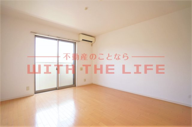 パティオ上津【キャッシュバック対象物件】の居間・リビング|ゆったりとしたリビングです