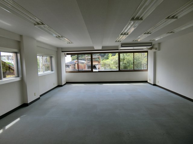 東岡崎藤江ビルの内装