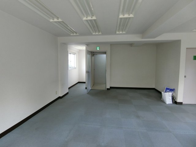 東岡崎藤江ビルの内装