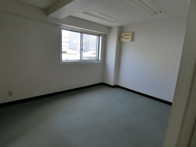 東岡崎藤江ビルの内装