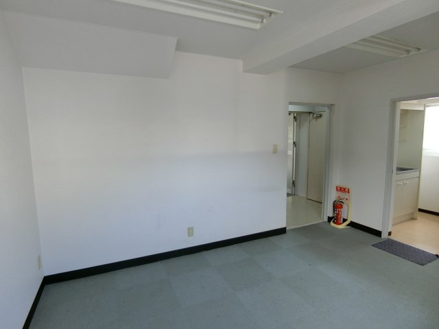 東岡崎藤江ビルの内装