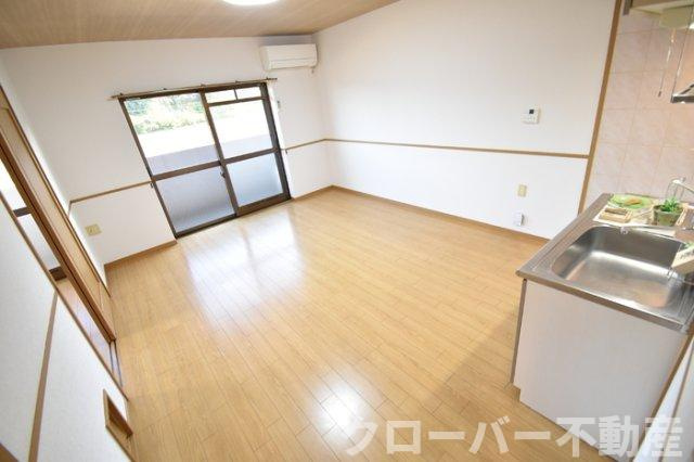 マリベール善通寺の居間・リビング|ＬＤＫ１１．２帖