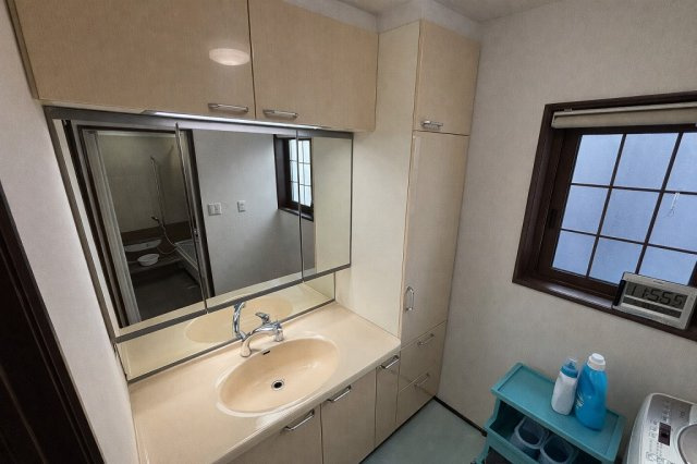 小牧市東4丁目　中古戸建の独立洗面台|収納力のある洗面脱衣所です☆