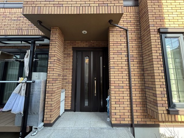 小牧市東4丁目　中古戸建の玄関|重厚感のある玄関です☆