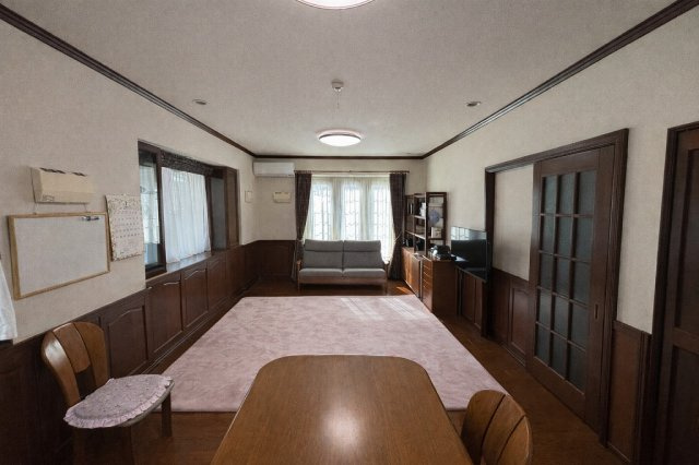 小牧市東4丁目　中古戸建の居間・リビング|LDK全てに床暖房完備で暖かいですよ☆