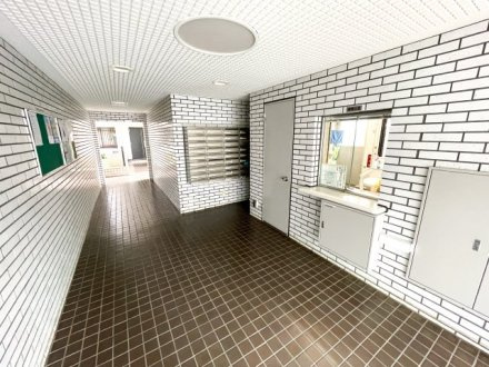 ワコー護国寺マンションのエントランス