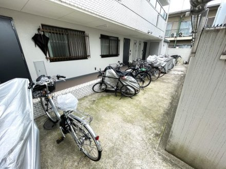 ワコー護国寺マンションの駐輪場