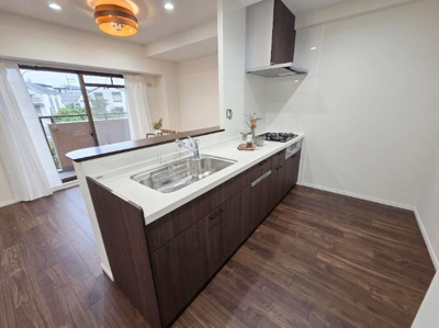 【キッチン】 | 灘区桜ヶ丘ホームズ | 【リフォームイメージ写真】食洗機は手洗いよりも衛生的で時間の節約ができます