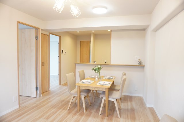 日商岩井草加マンションの居間・リビング