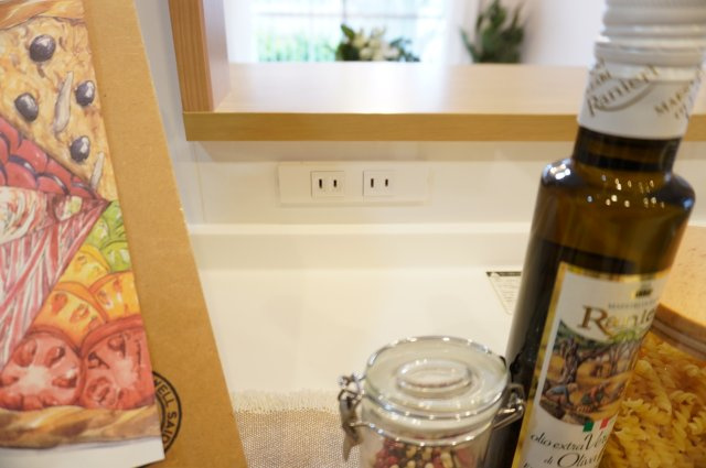 日商岩井草加マンションのキッチン|コンセント