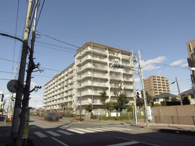 日商岩井草加マンションの外観